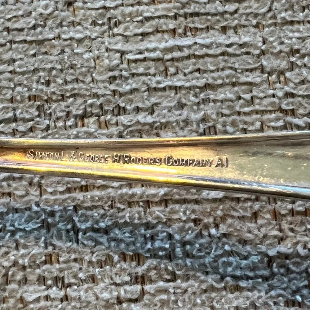 4‎ Simeon L & George H Rogers Silverplate Oval Soup Spoons 1939 Memory Pattern